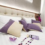Demar Violet *