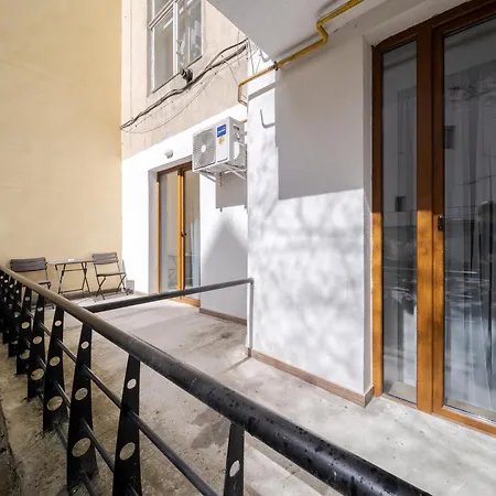 Demar Violet Daire *